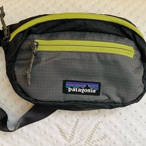 PATAGONIA ULTRALIGHT BLACK HOLE MINI HIP PACK (Forge Grey)